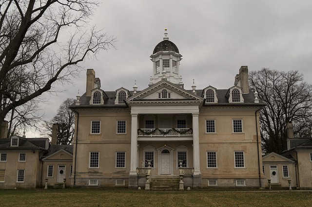 Old building in Hampton which is one of small towns near Baltimore best for starting a business