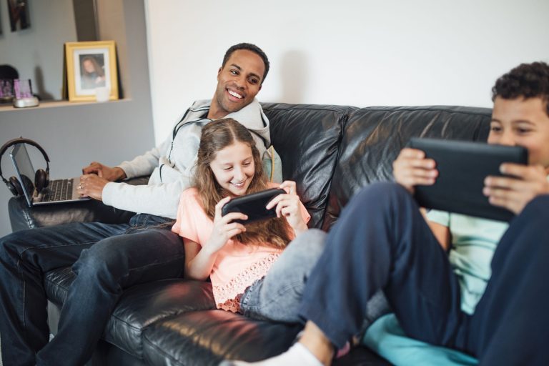 Screen Time and Better Parenting – Is There a Relationship?